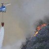 Catorze mitjans aeris tracten d’evitar l’avanç de l’incendi forestal de Llocnou . El foc ja afecta Terrateig i Lorcha
