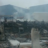 Un incendio destruye una fabrica de pinturas en Aielo de Malferit