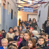 Alumnos de infantil del CEIP Isabel La Católica visitan la «foguera de Sant Antoni»